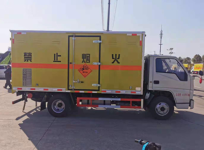 册亨爆破器材运输车工人安全操作规范与智能技术保障